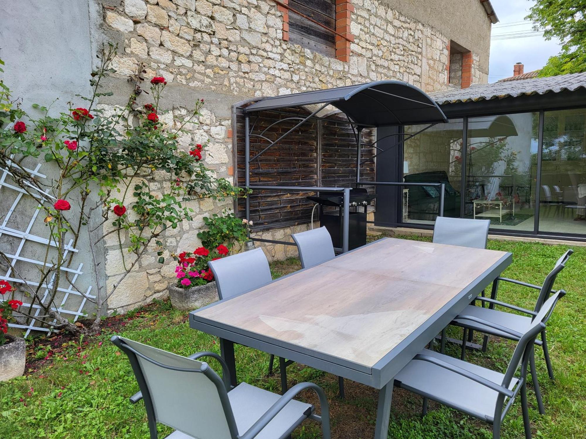 Maison De Jade Noailles  Екстериор снимка